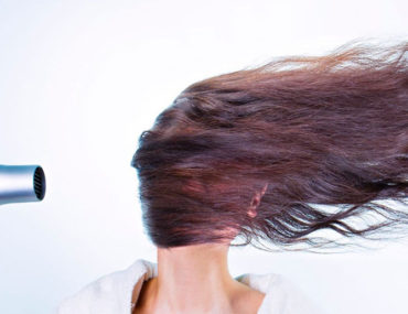 چگونه موهایمان را خشک کنیم که وز نشود؟