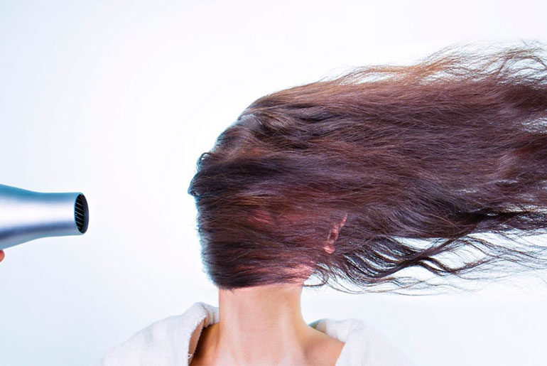 چگونه موهایمان را خشک کنیم که وز نشود؟