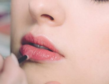 چند ترفند آرایش سریع برای خانم های کارمند