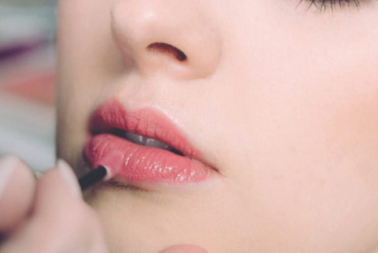 چند ترفند آرایش سریع برای خانم های کارمند چند ترفند آرایش سریع برای خانم های کارمند