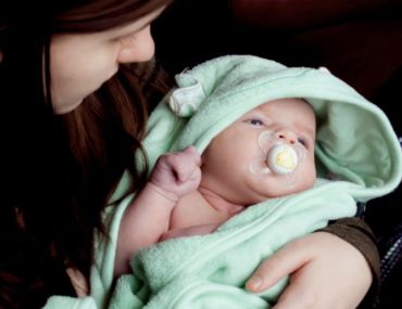 اهمیت تقویت حواس نوزادان