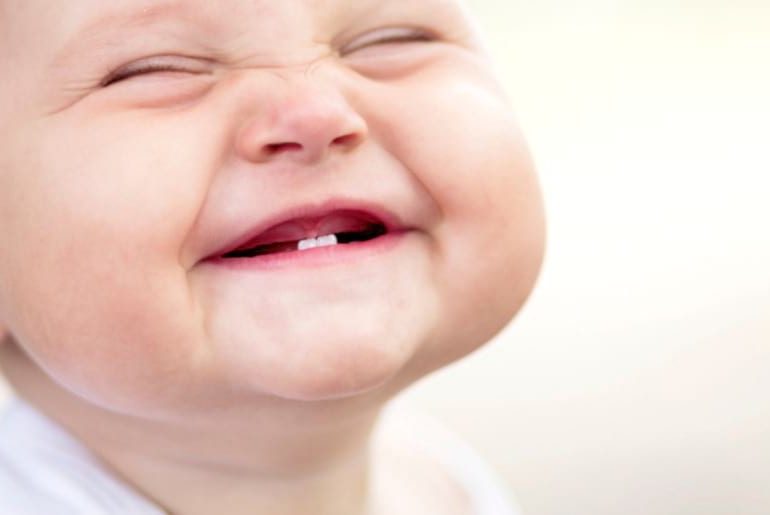 راه های کاهش درد دندان در آوردن کودک