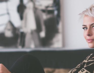 رژ گونه را با توجه به فرم صورت استفاده کنید رژ گونه را با توجه به فرم صورت استفاده کنید