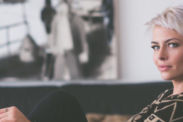 رژ گونه را با توجه به فرم صورت استفاده کنید