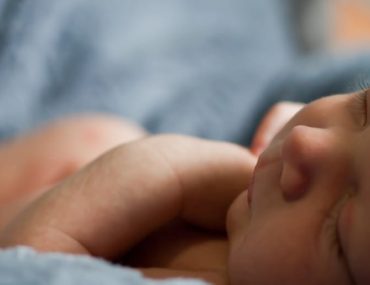 روش‌های مناسب برای خواباندن نوزاد بدخواب