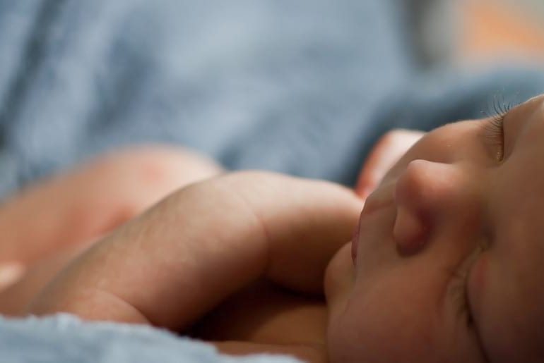 روشهای مناسب برای خواباندن نوزاد بد خواب روشهای مناسب برای خواباندن نوزاد بدخواب