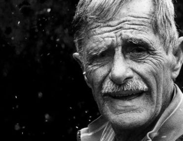 دلیل سفید شدن موها چیست؟