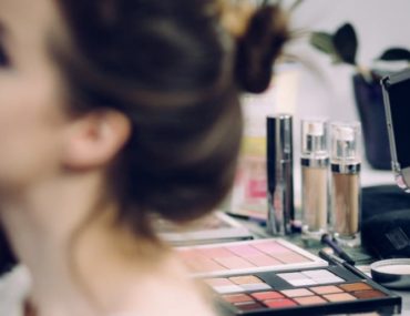 5 گام مهم برای زدن کرم پودر و داشتن آرایشی زیبا