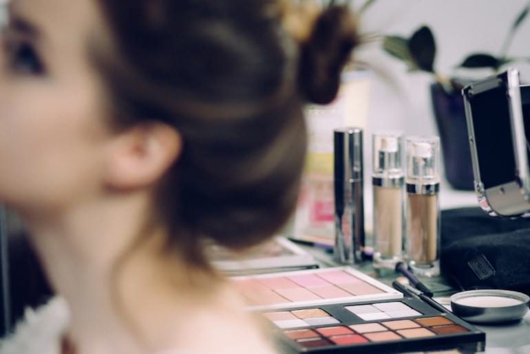 5 گام مهم برای زدن کرم پودر و داشتن آرایشی زیبا 5 گام مهم برای زدن کرم پودر و داشتن آرایشی زیبا