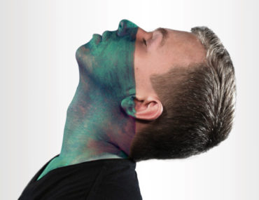 استفاده از مرطوب کننده مبارزه و با خشکی پوست بدن