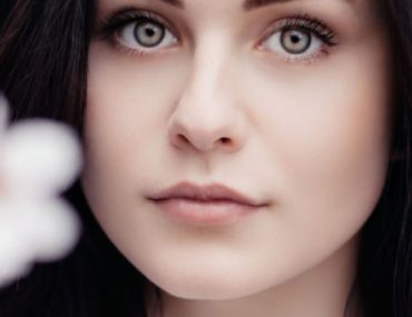 تکنیکهای آرایش چشم برای داشتن چشمانی درشتتر و جذابتر تکنیکهای آرایش چشم برای داشتن چشمانی درشتتر و جذابتر