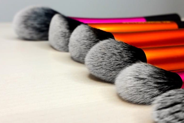 آشنایی با تکنیکهای یک آرایش خوب آشنایی با تکنیکهای یک آرایش خوب