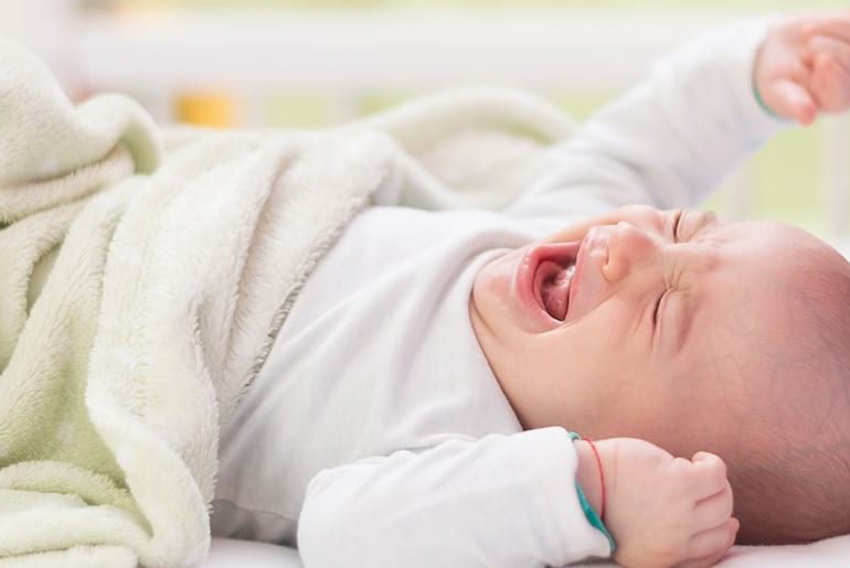 گریه نوزاد می‌تواند دلایل متفاوتی داشته باشد