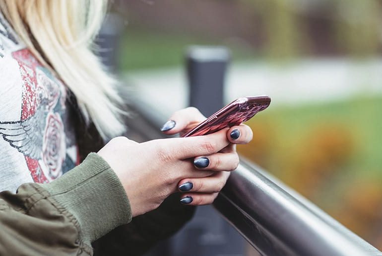 تأثیرات منفی امواج تلفن همراه بر پوست