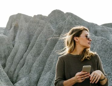 رنگ مو و آرایش صورت را چگونه ست کنیم؟