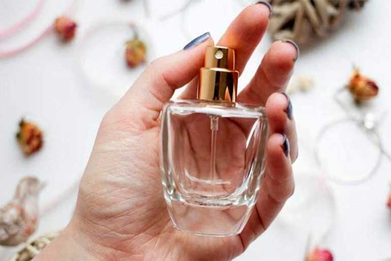 نکاتی که باید قبل از خرید عطر بدانید نکاتی که باید قبل از خرید عطر بدانید